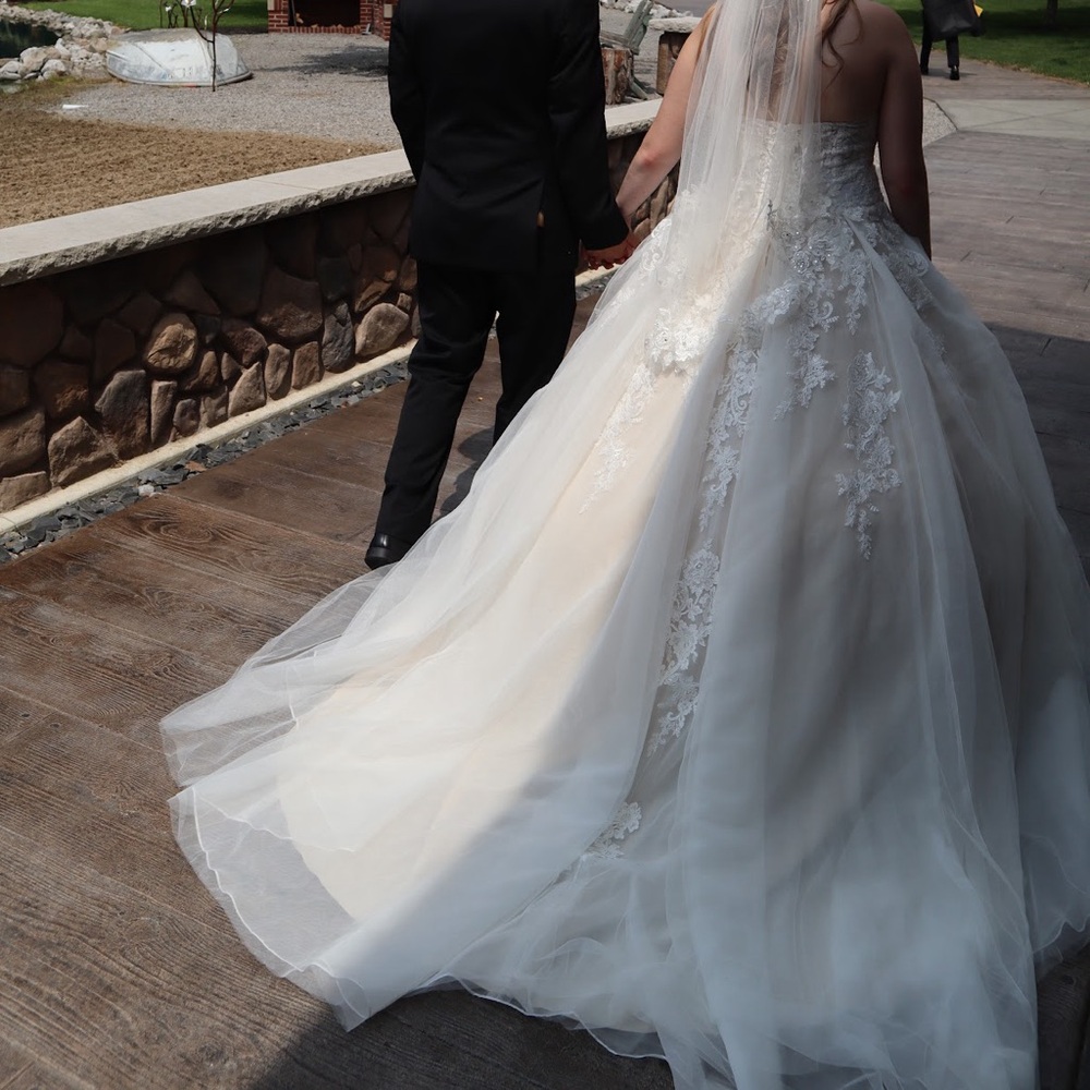 David's Bridal Elegant White Wedding Dress